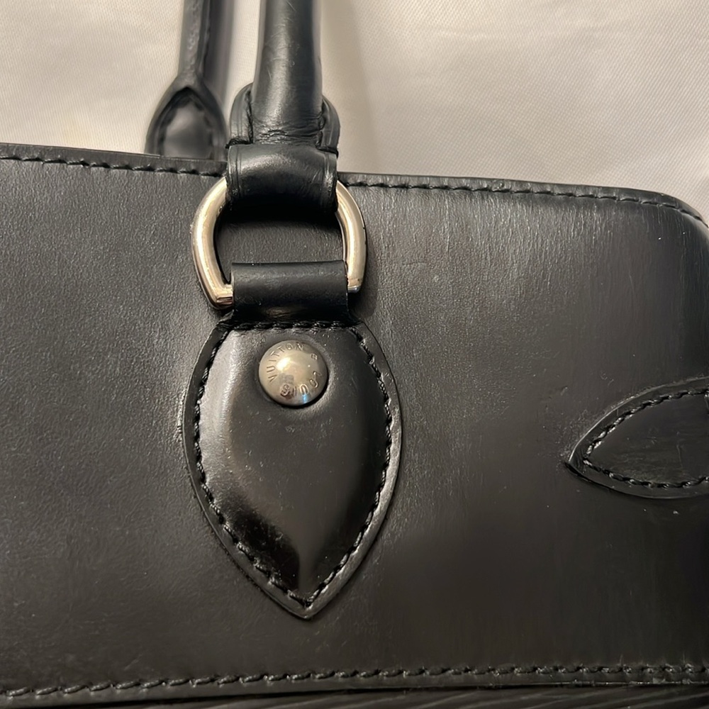 Louis Vuitton Black Epi Leather Passy GM Bag - Picture 6 of 16